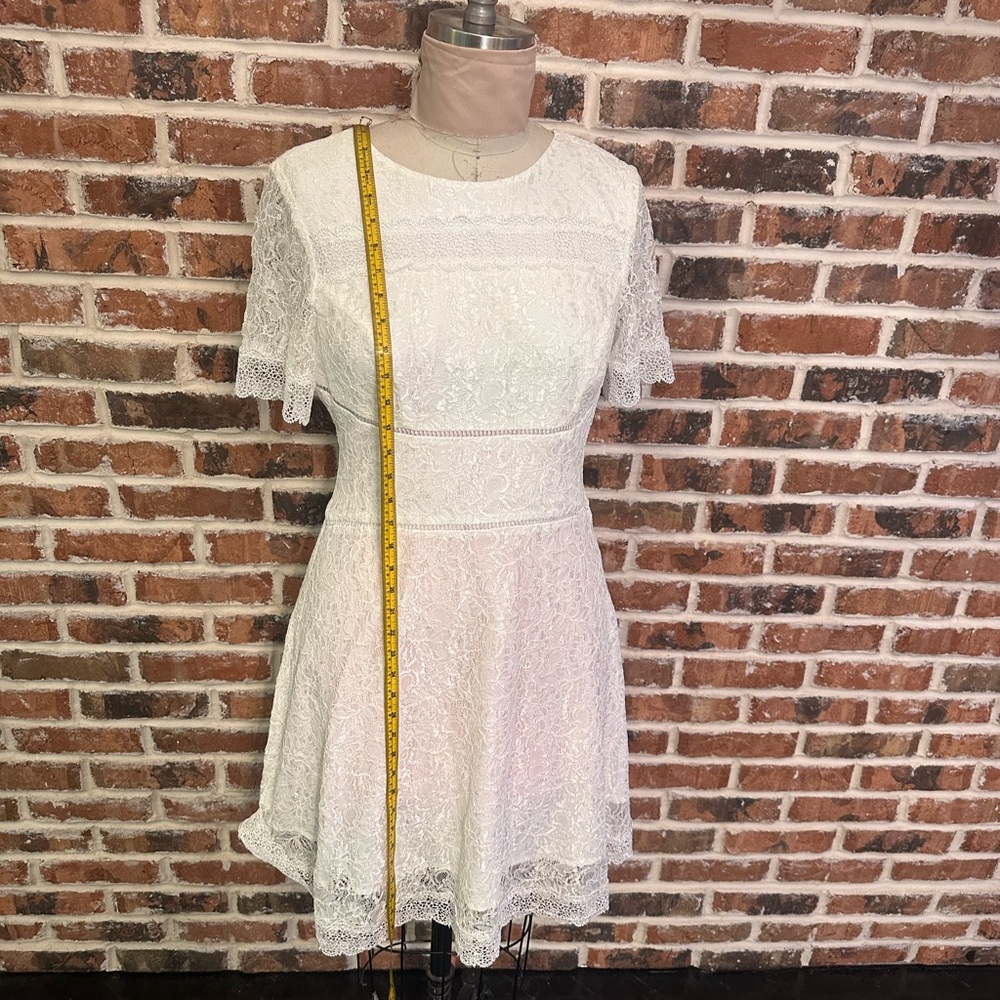 SHANI Tiered Flounce Lace Dress
